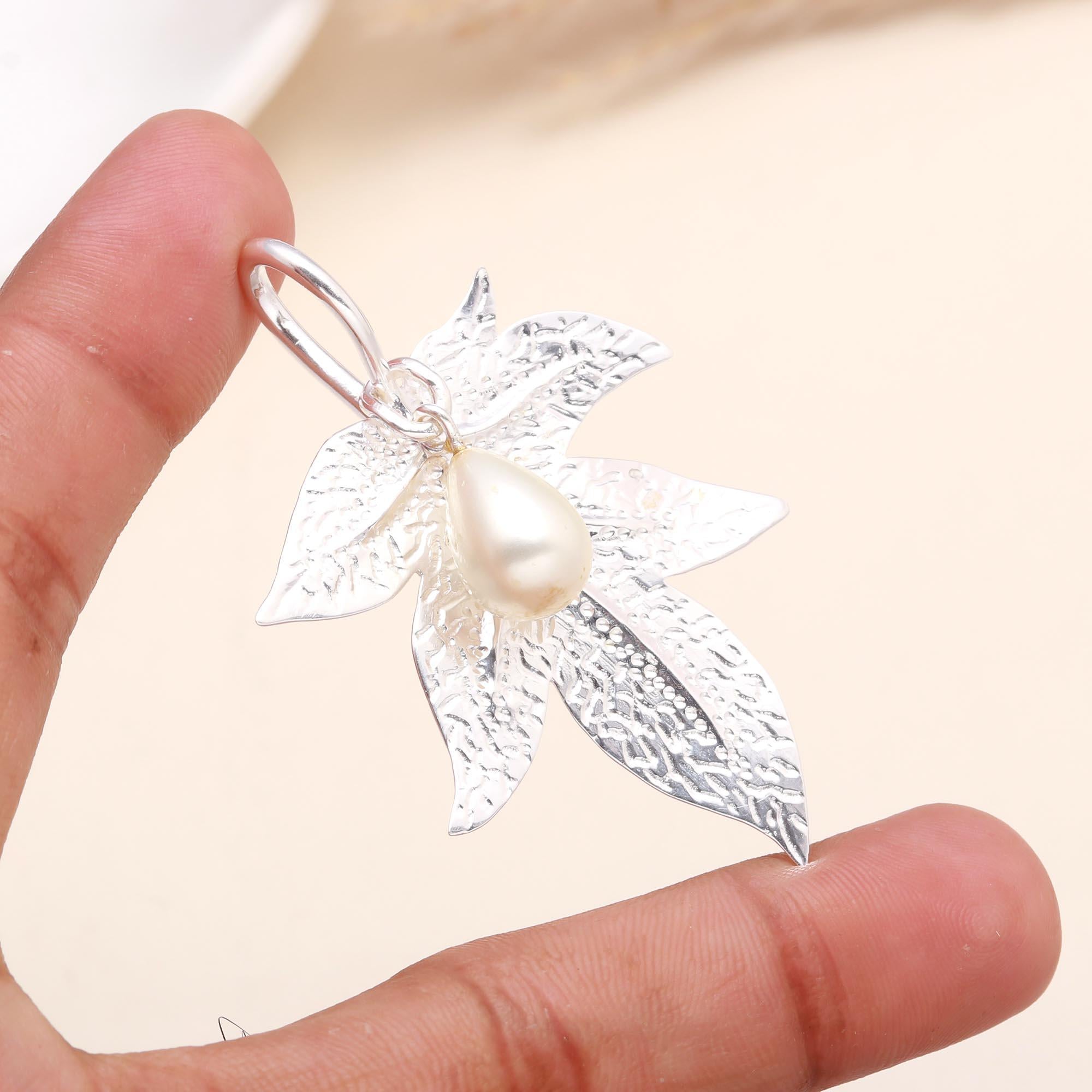 925 Sterling Silver Textured Leaf Design Pearl Pendant