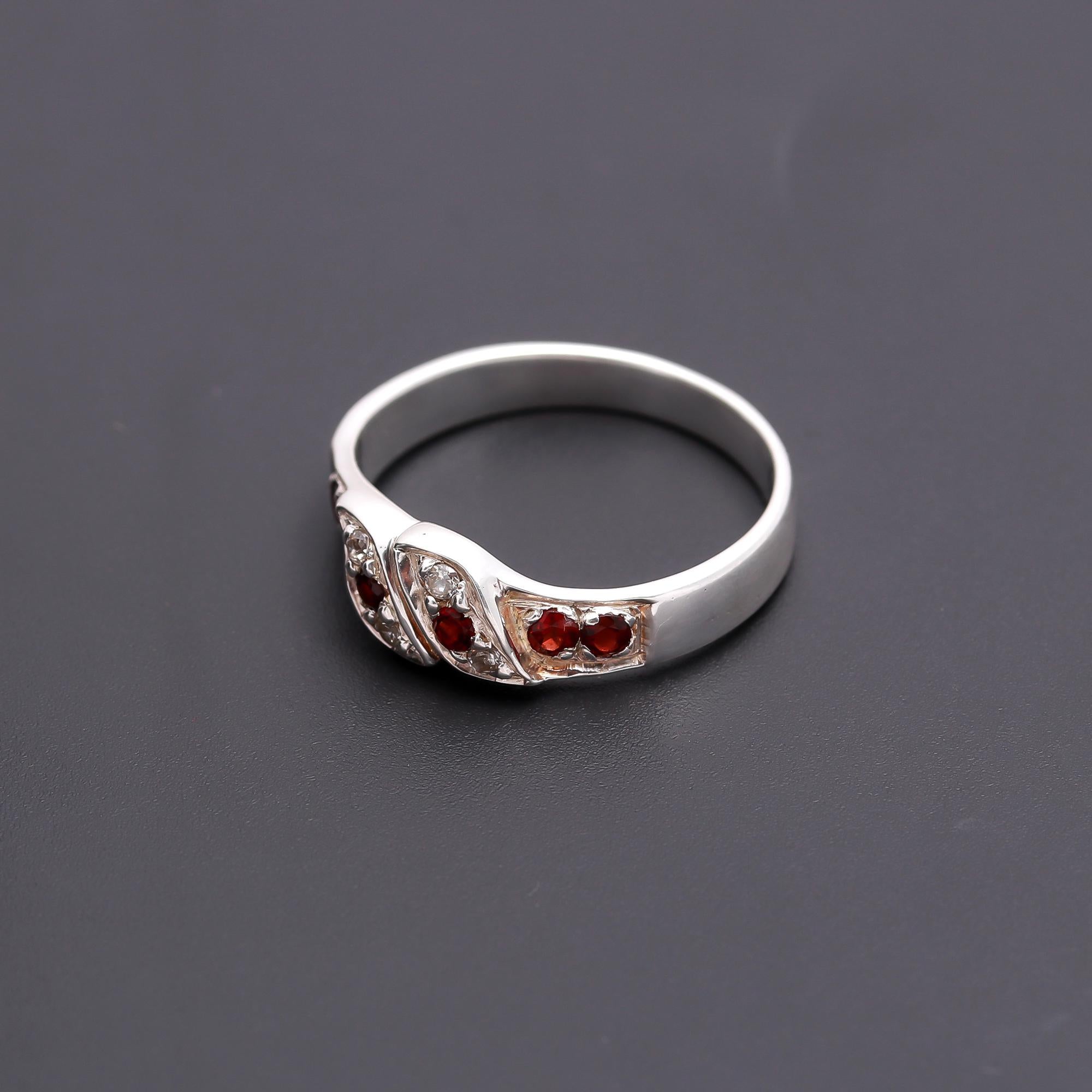 925 Silver Wave Design Garnet & White Zircon Ring