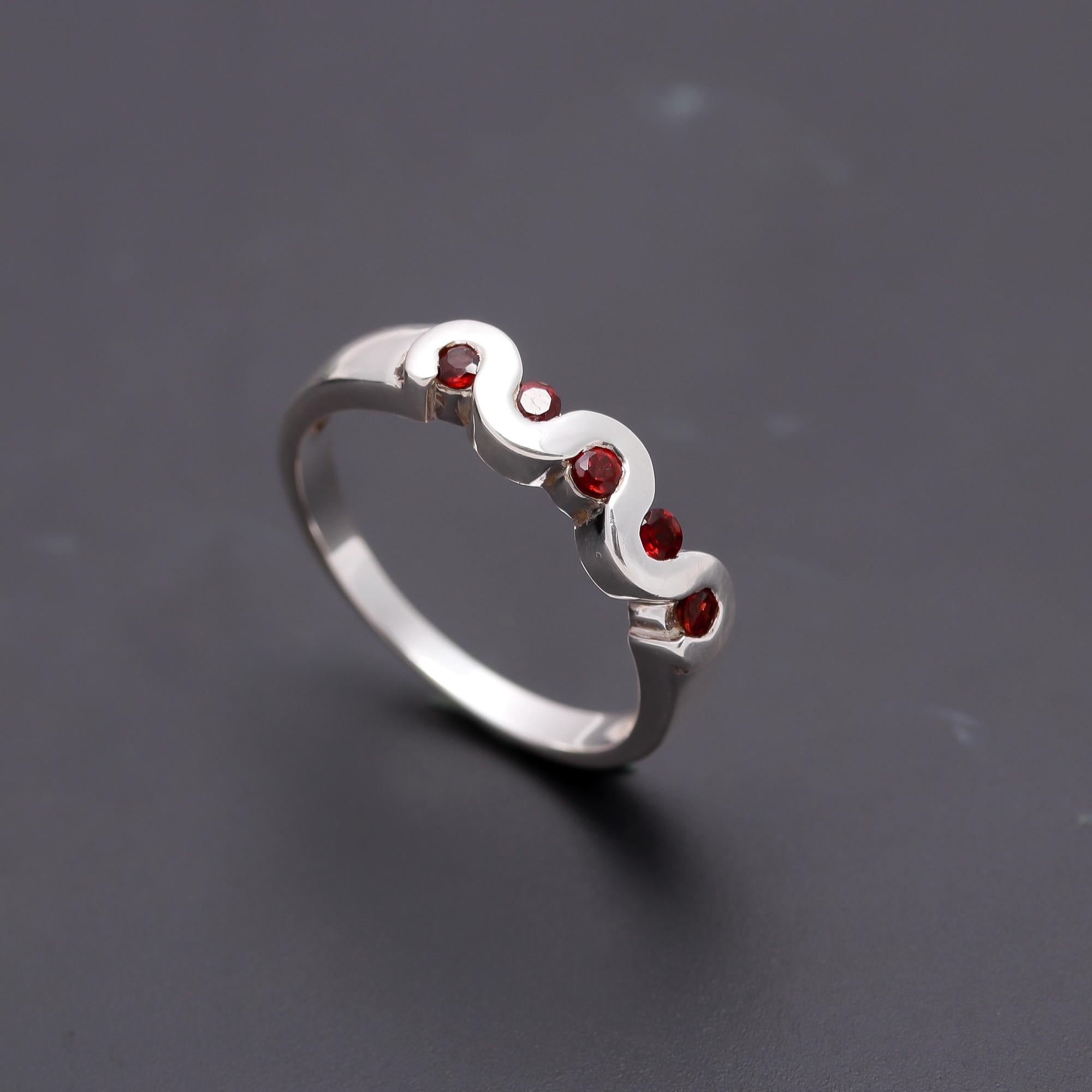925 Silver Wave Band Red Garnet Ring