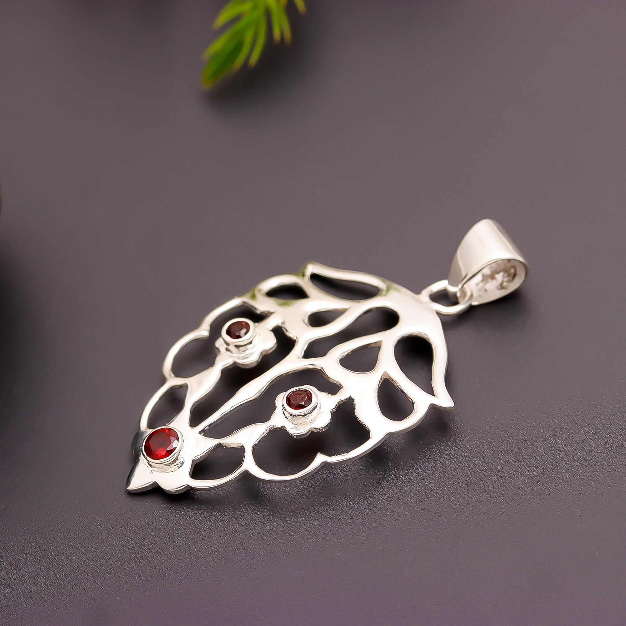 925 Silver Artistic Garnet Floral Cutout Pendant