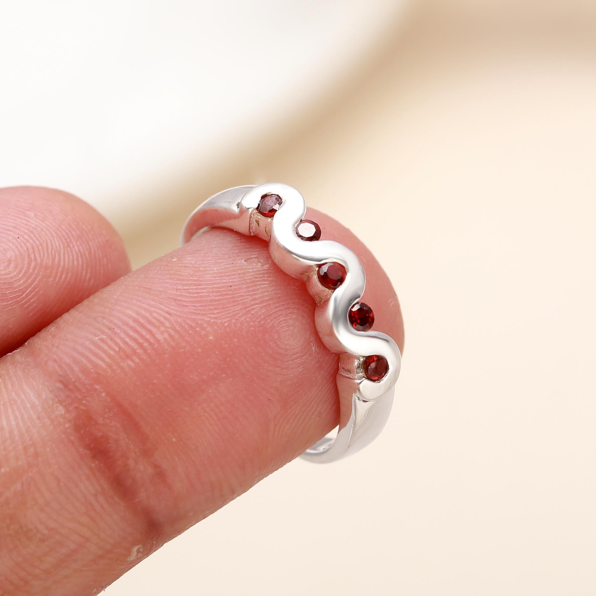 Modern garnet silver band ring with wave pattern