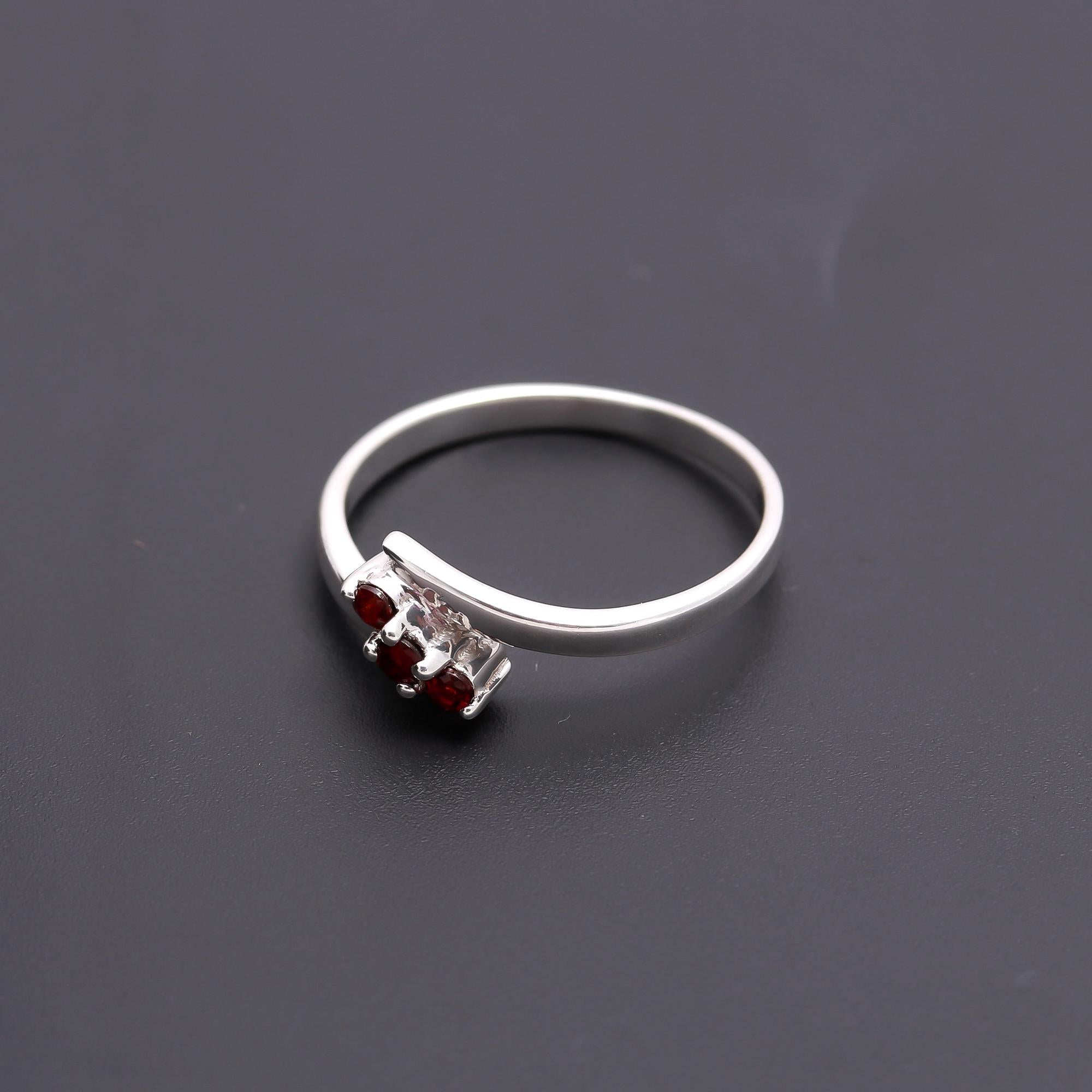 925 Silver Cross-Band Garnet Trio Ring