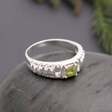 925 Silver Link Band Square-Cut Peridot Ring